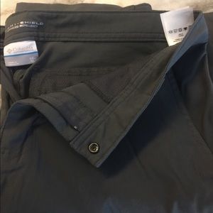 Columbia dark grey shorts